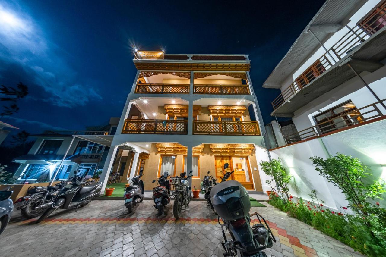Woosah Hostel Leh Eksteriør billede